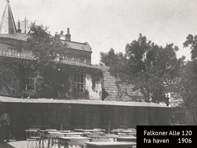Falkoner Allé 120 Café Åhuset set fra haven juni 1906.jpg